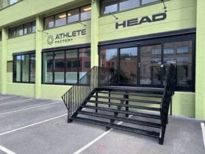 Glassfasade i Sarpsborg med store glassflater