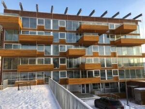 Fasade vinduer i Shucho system med skyvedører og vinduer